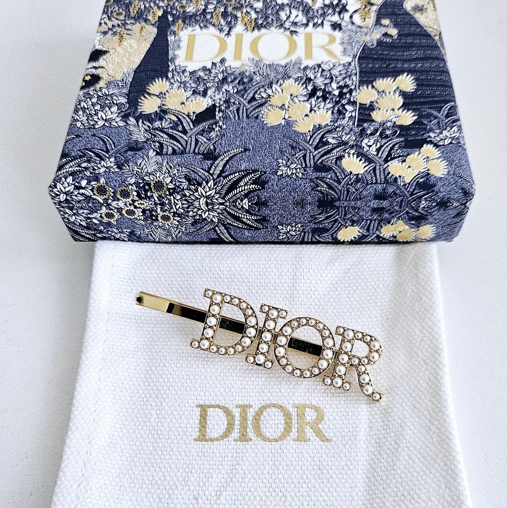 Dior Logo Pearl Hairpin